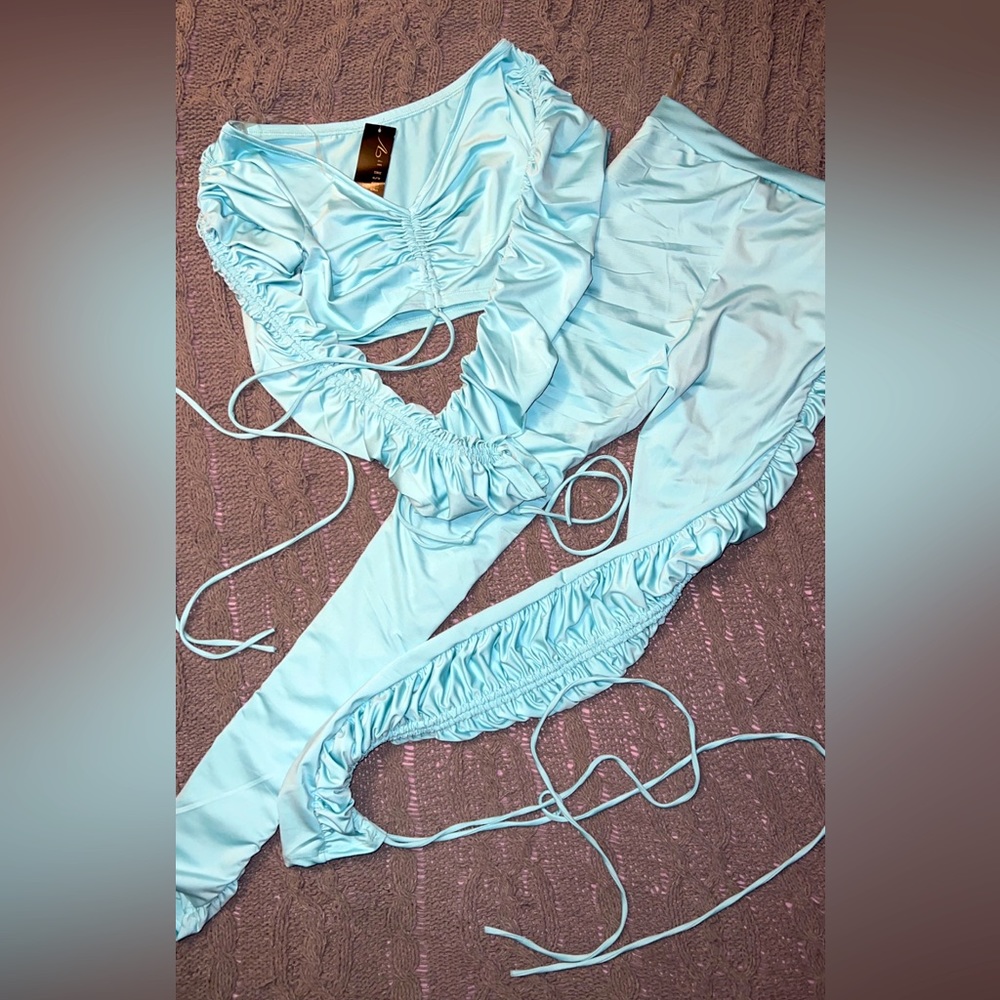 CROP TOP AND PANTS SET